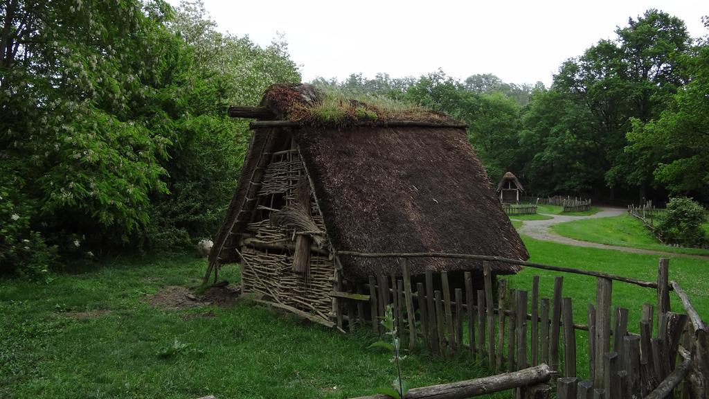 Gites Pyrenees Les Trois Montagnes Ganties Zimmer foto